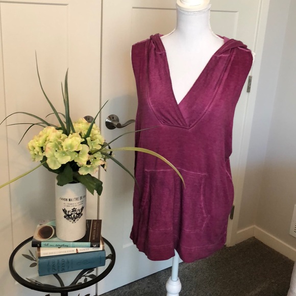 Maurices Tops - Maurices Violet Smocked Back Hooded Top L EUC